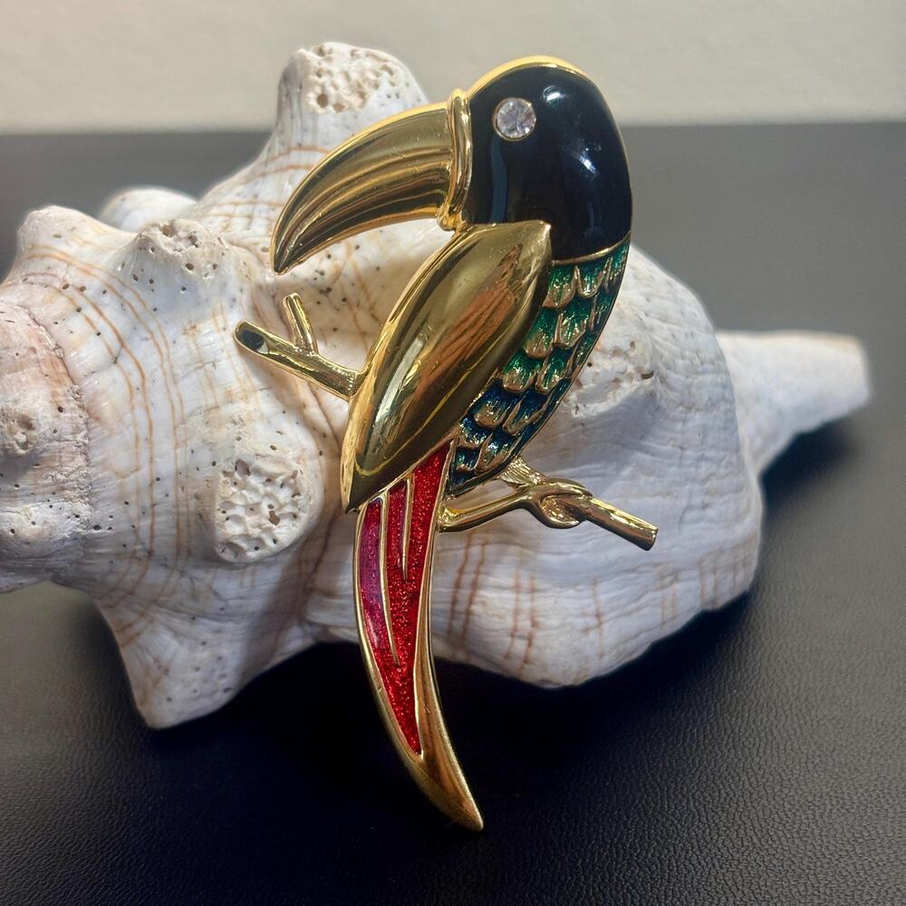 Gold Tone Toucan Brooch w/ Rhinestone Eye, Tropical Bird Pin